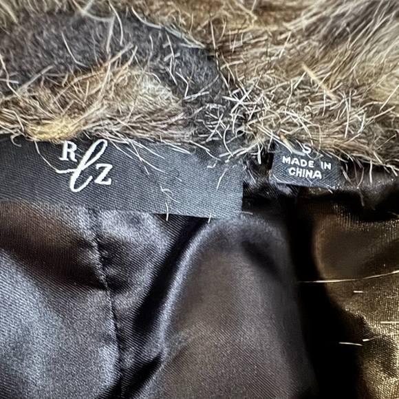 RLZ Women’s Gray Faux Fur Trimmed Cape Poncho with Belt Size S - Picture 4 of 7